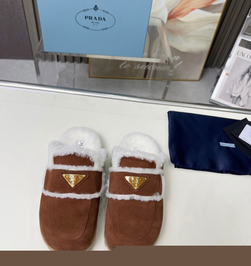 Pra*a slippers